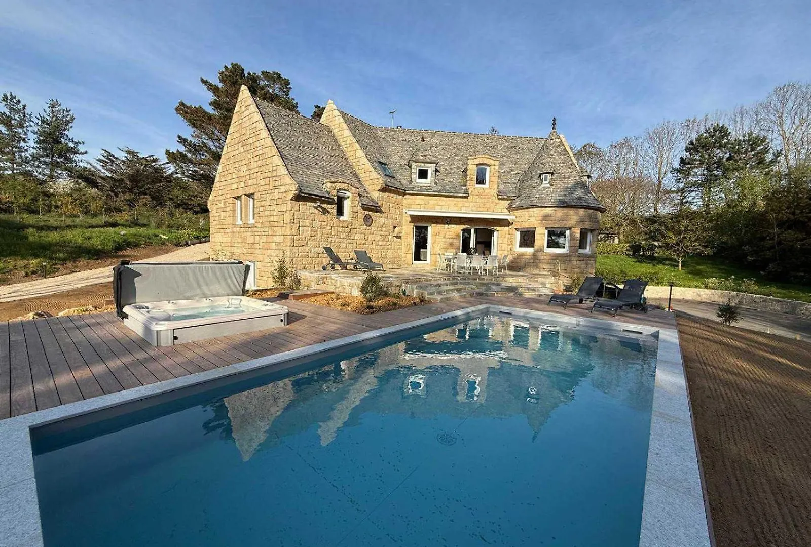 Villa Marine - Proche Plage, Piscine, Jacuzzi Erquy