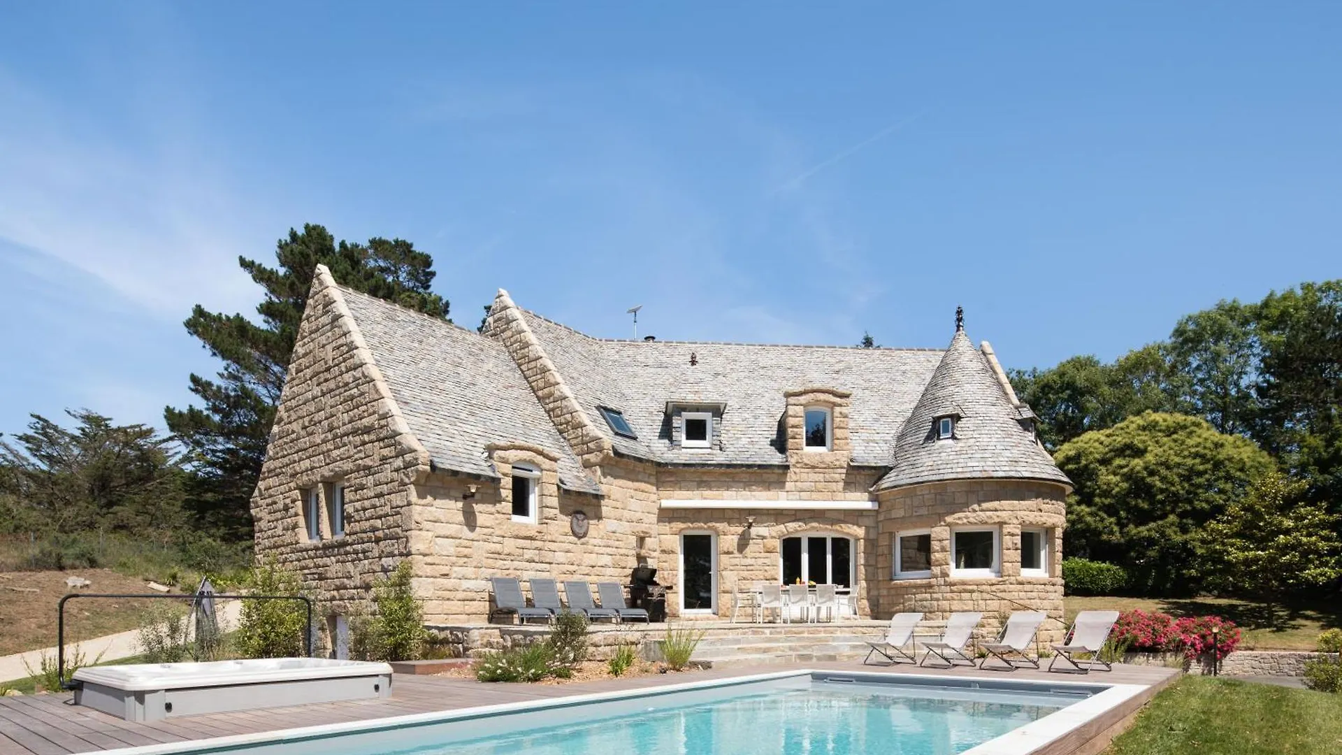 Holiday home Villa Marine - Proche Plage, Piscine, Jacuzzi Erquy