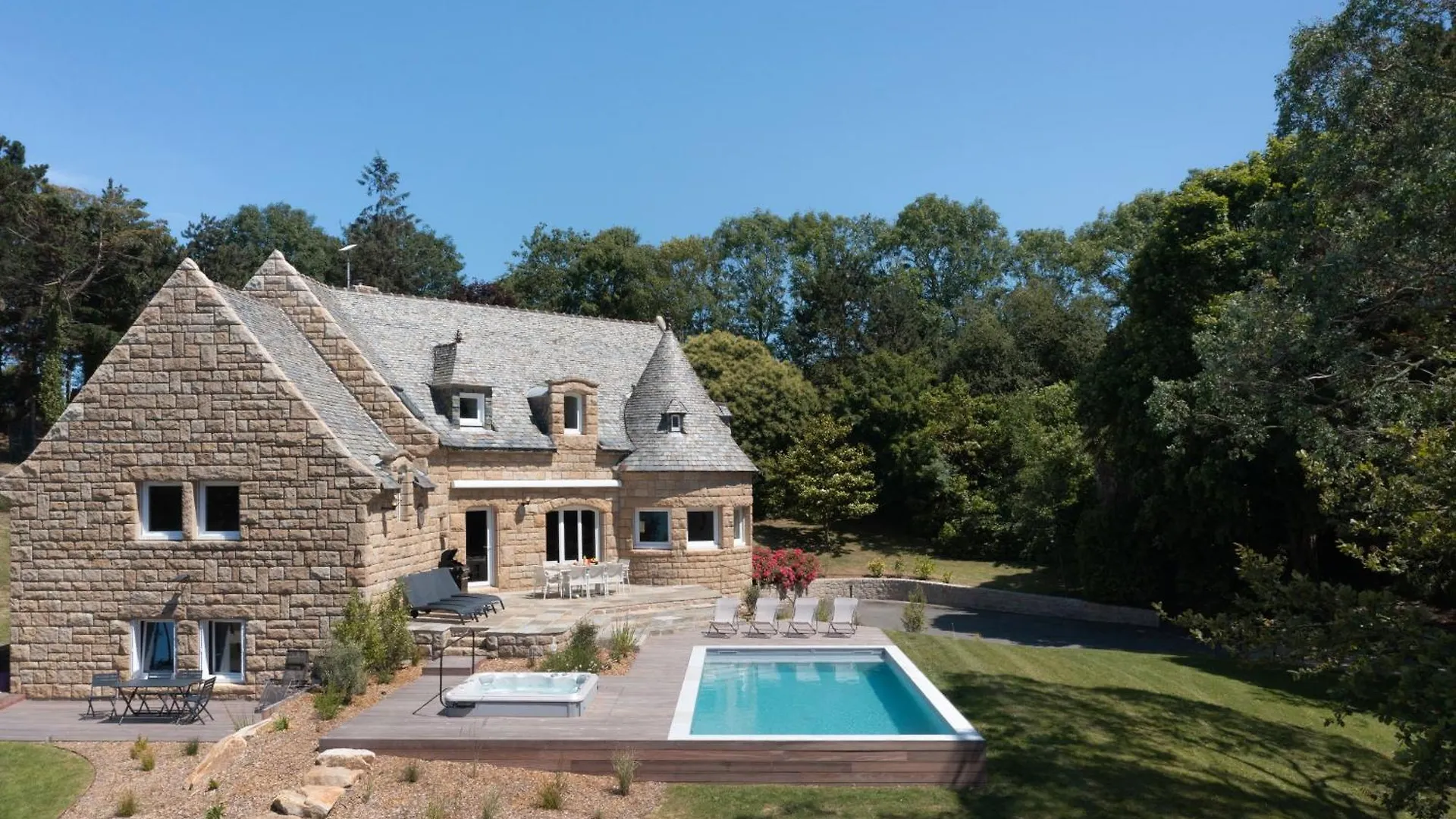 Holiday home Villa Marine - Proche Plage, Piscine, Jacuzzi Erquy