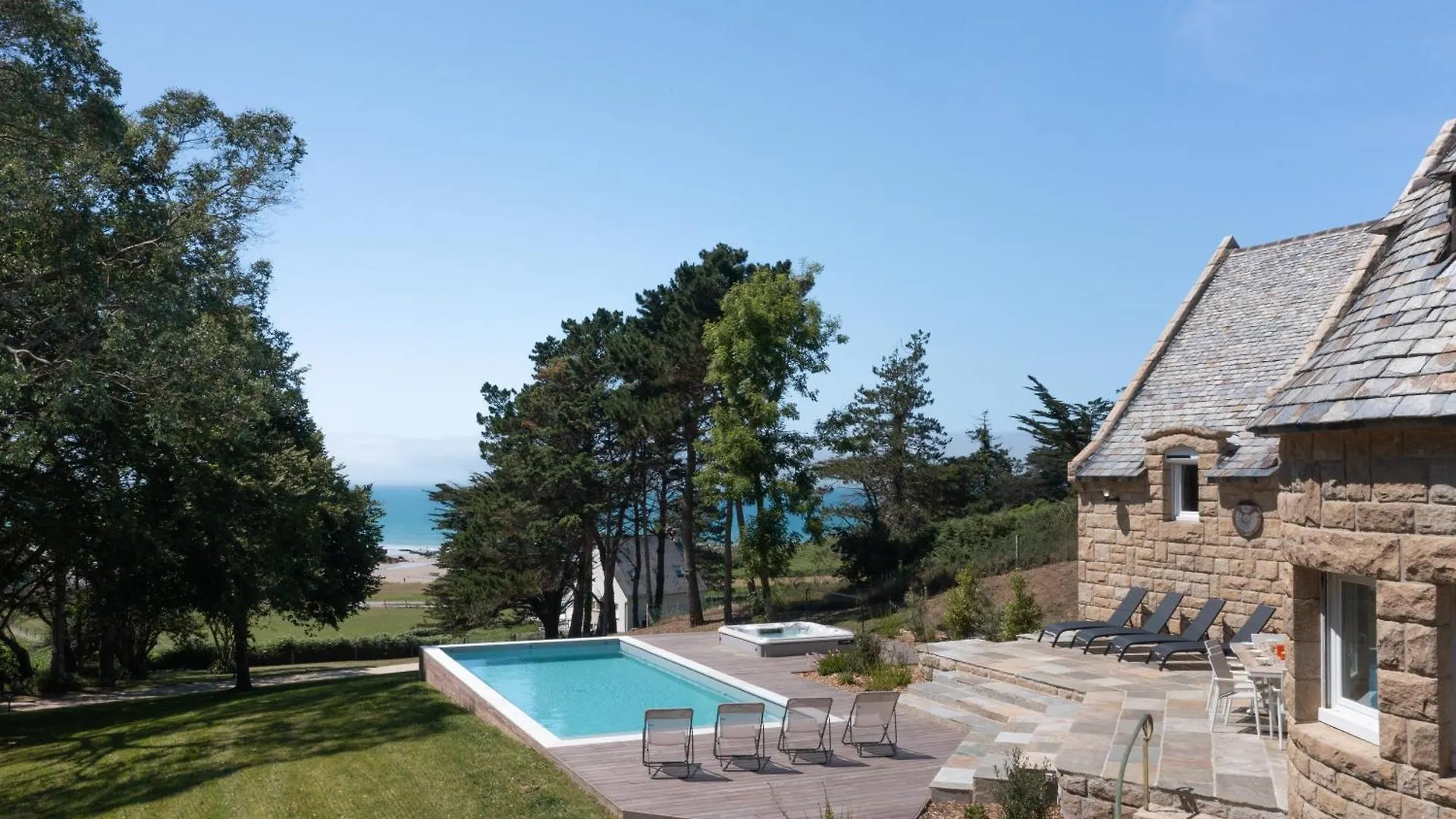 Holiday home Villa Marine - Proche Plage, Piscine, Jacuzzi Erquy