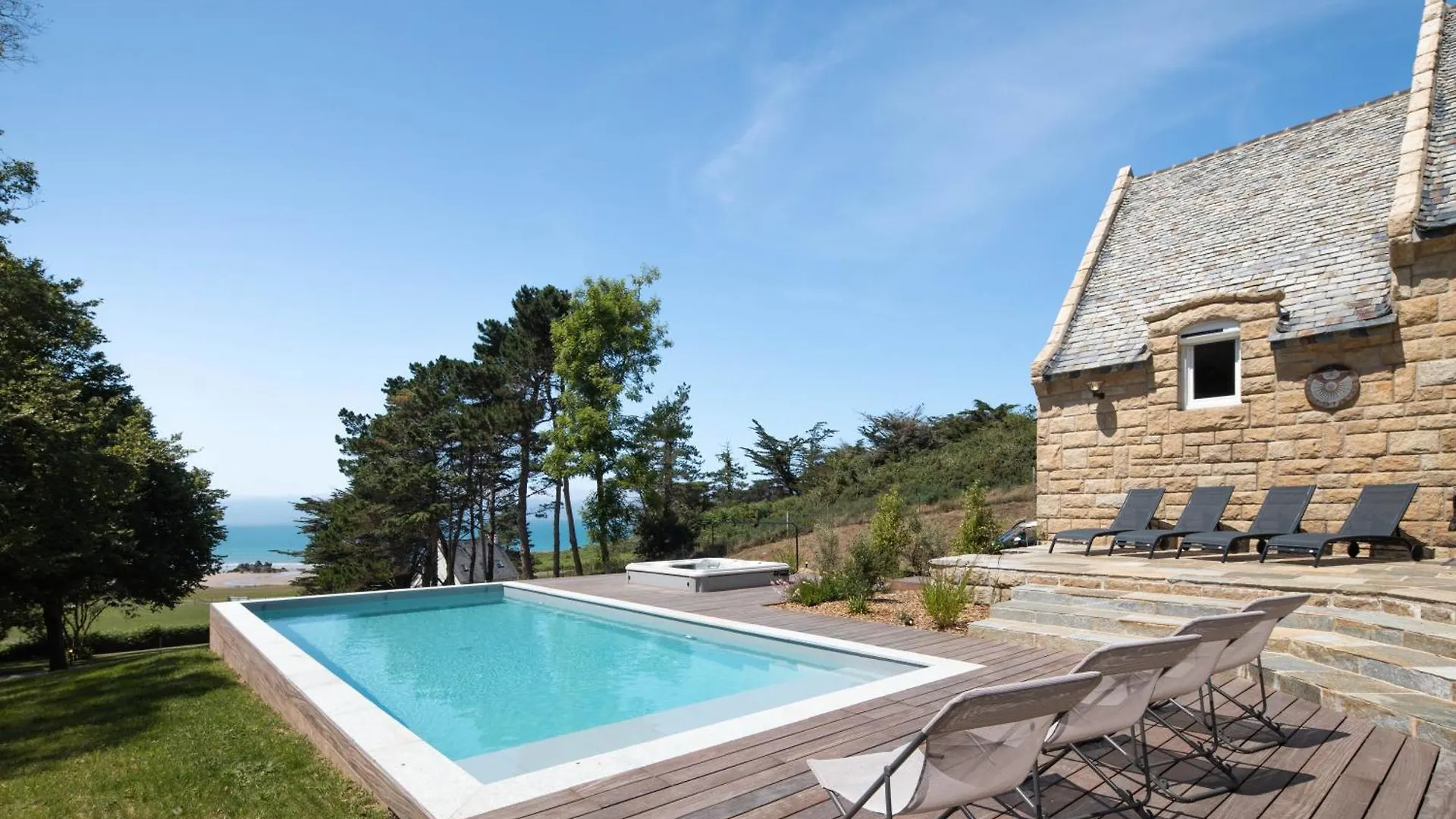 Holiday home Villa Marine - Proche Plage, Piscine, Jacuzzi Erquy France